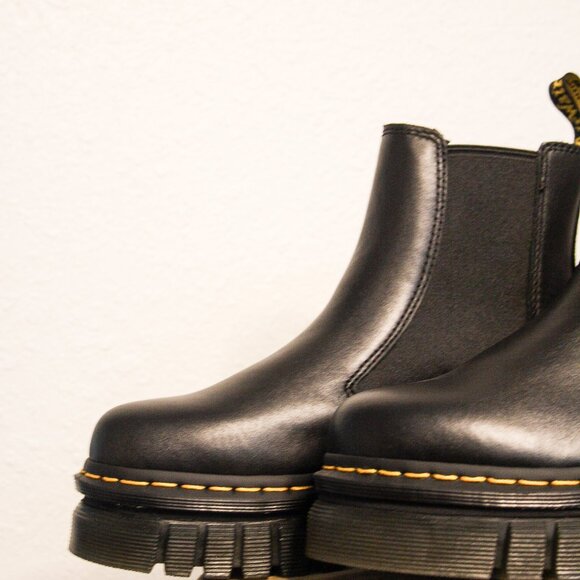 Smooth Leather Platform Chelsea Boots - Picture 2 of 7